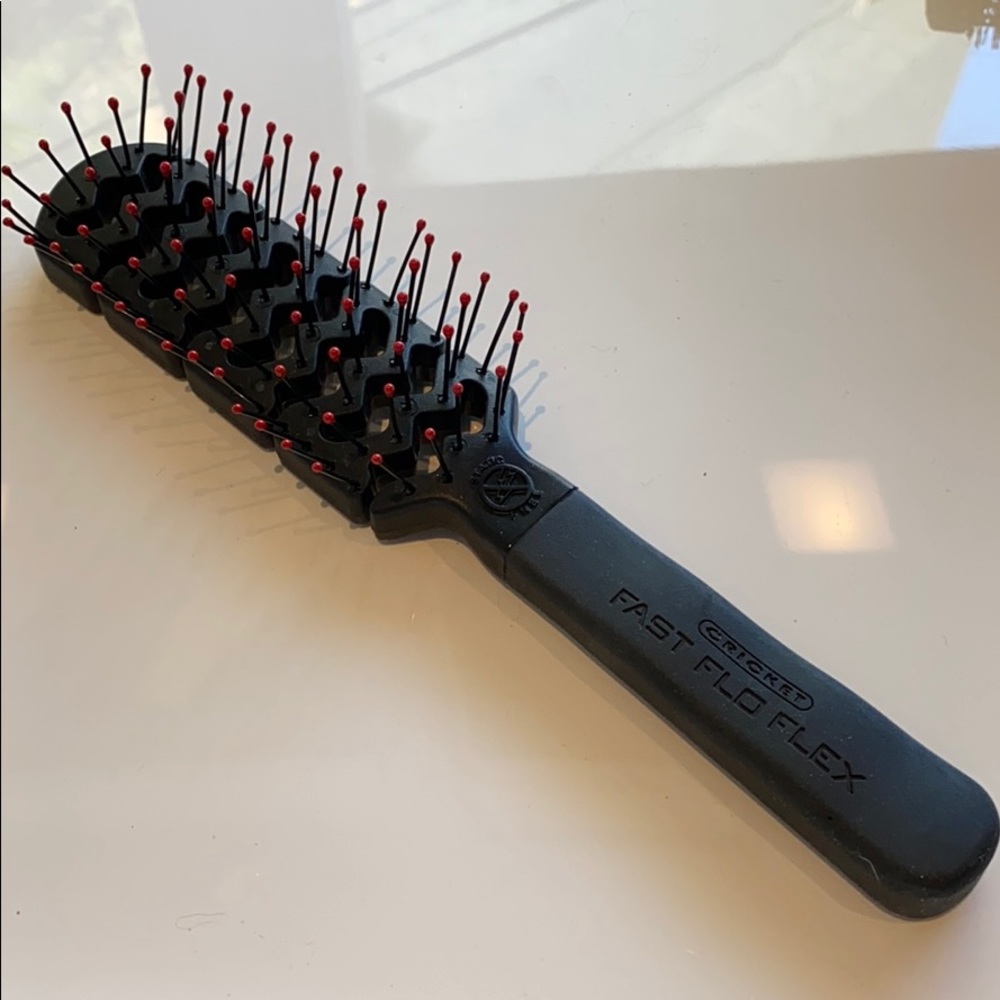 Cricket flat styling brush